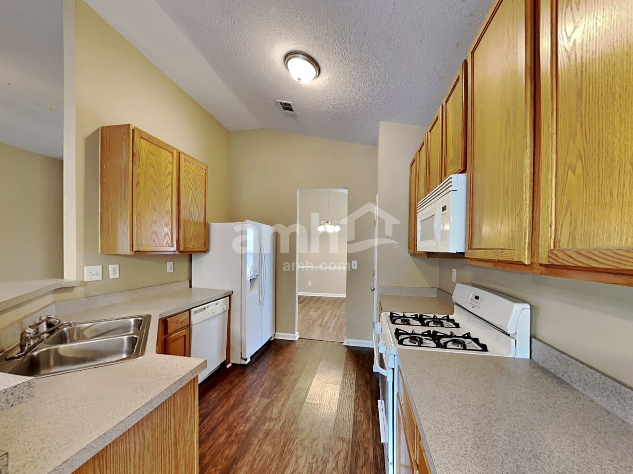 Building Photo - 2135 Beckenham Pl