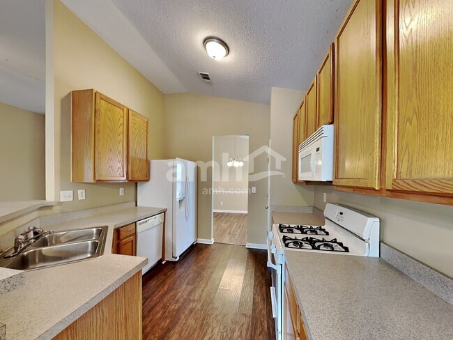 Building Photo - 2135 Beckenham Pl