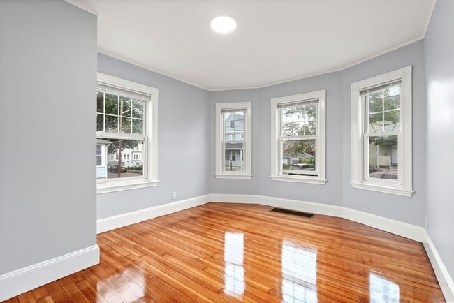 Building Photo - 279 Belmont St