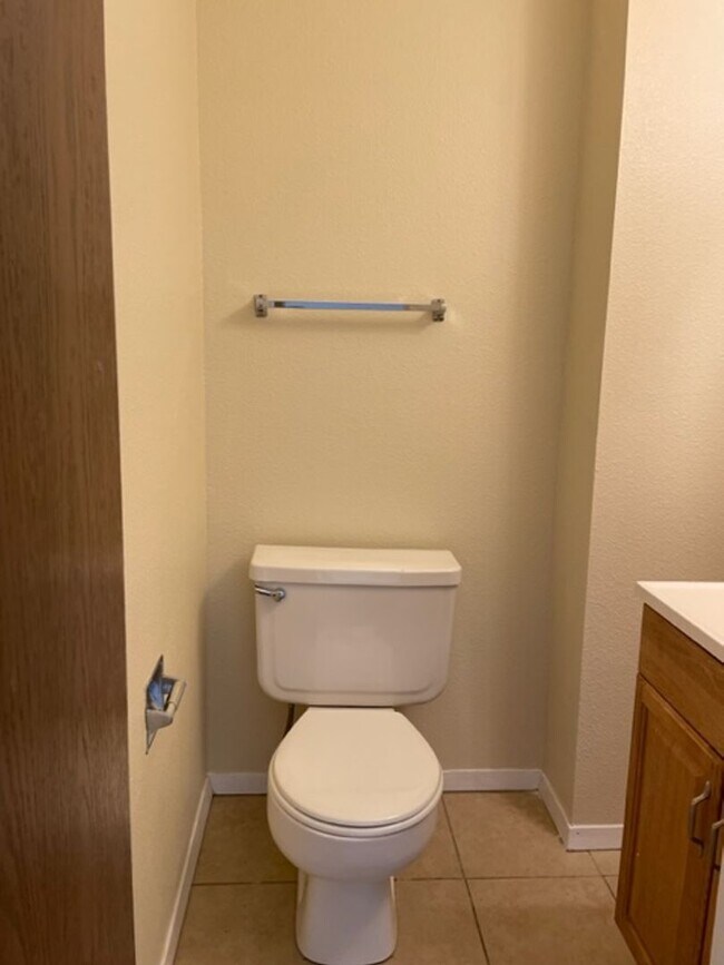 Building Photo - LA JOLLA 2BD TWO-STORY TOWNHOME CONVENIENT...