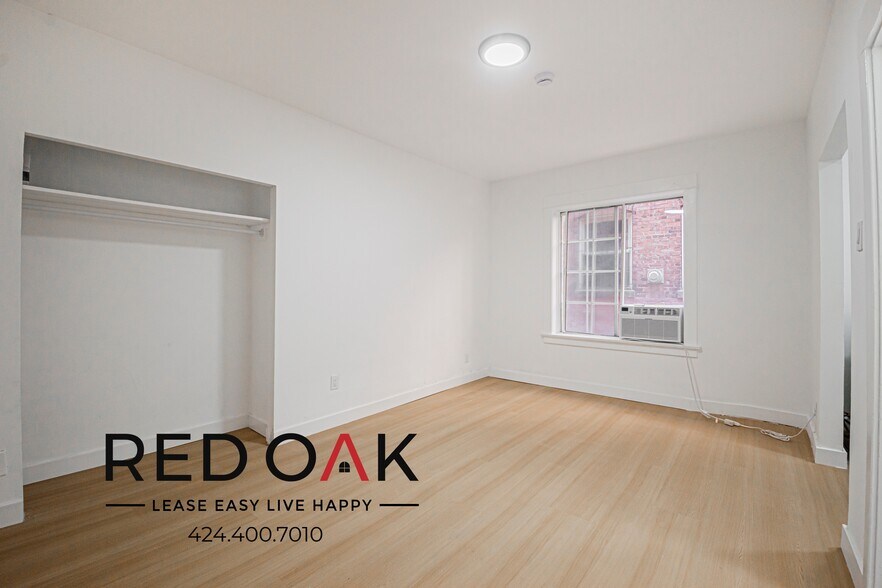 Building Photo - 1110 S Lake St