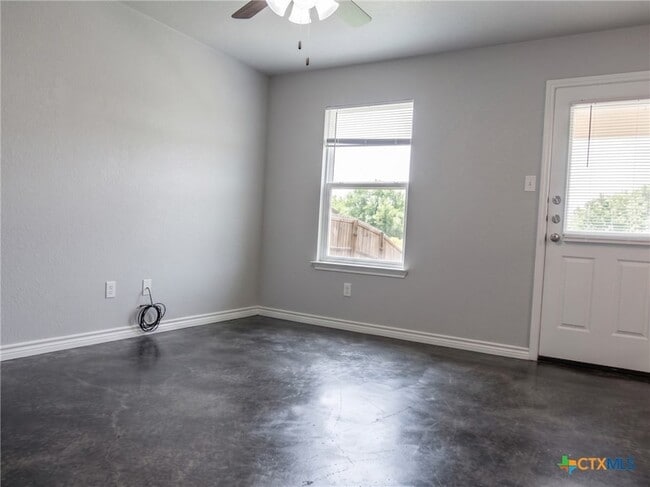 Building Photo - 1714 Risen Star Ln