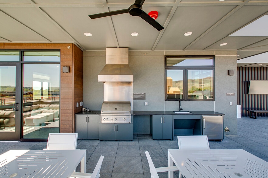 Community Gas Grill - 4340 E Haystack St