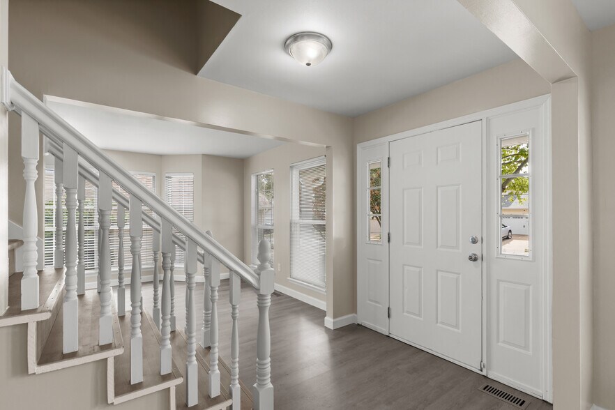 Building Photo - 245 Westridge Parc Ln