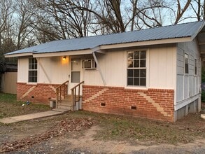 Building Photo - Two Bedroom Home for Rent!