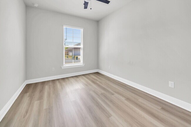 Building Photo - 4603 Jayhawk Dr