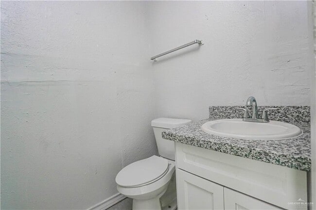 Building Photo - 720 E Sugarcane Dr