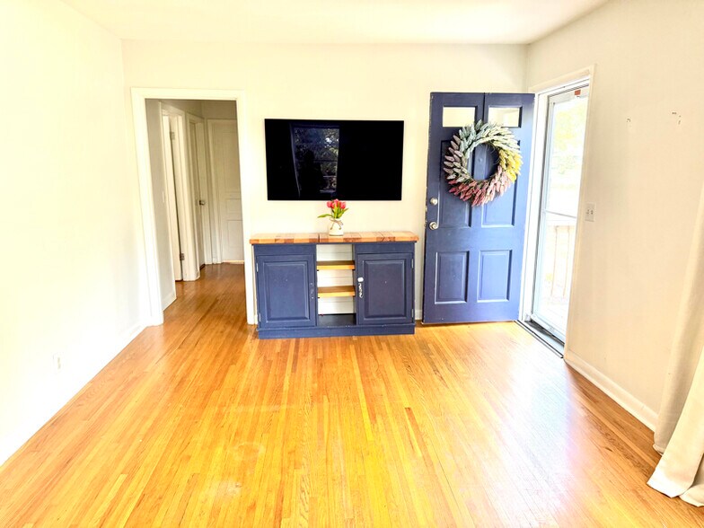 Building Photo - 214 Donelson Hills Dr