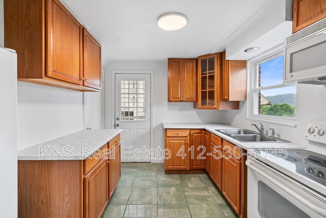 Building Photo - 5034 Ampere St