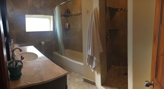 Building Photo - 5BD/3BA North Boulder Home Near Pearl St, CU & Hiking | Avail. August 2026 Pre-Lease