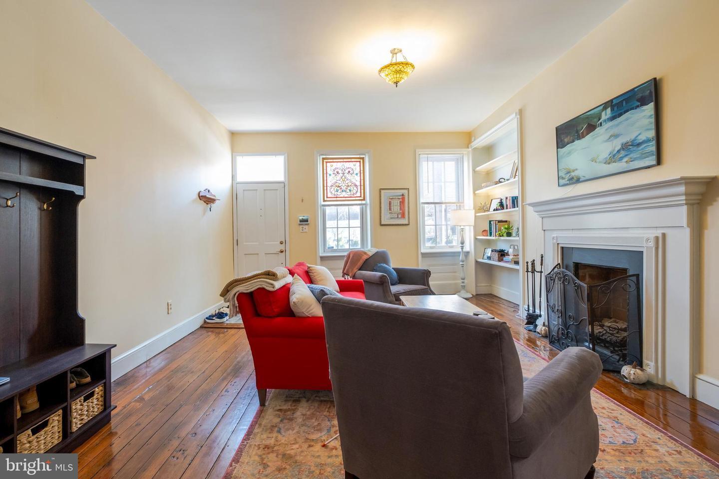 Building Photo - 908 S Front St