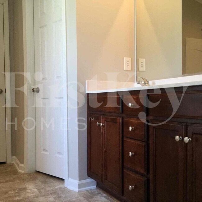 Building Photo - 2803 Stephen Oaks Way