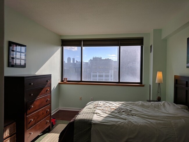 Building Photo - Cambridge 2 BR 2 BA elevator building with parking for Feb 2nd