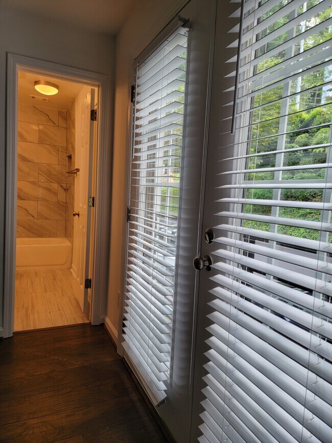 Building Photo - 1445 Monroe Dr NE