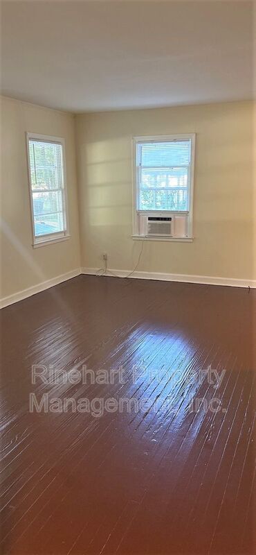 Building Photo - 352 Scoggins St