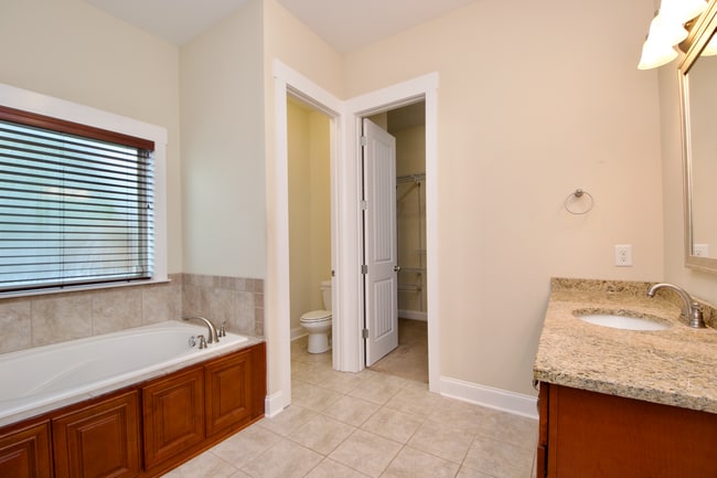 Building Photo - Executive Rental in Cypress Point S/D