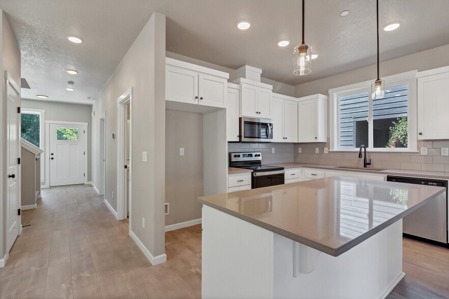 Kitchen/ Hallway - 2057 Audubon Ave SE