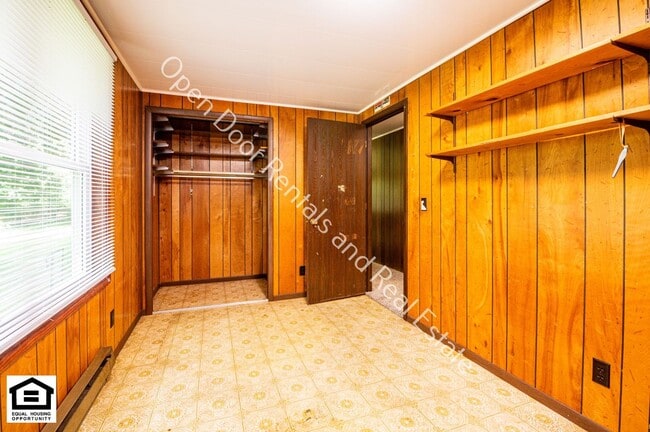 Building Photo - 1561 County Rd 00N