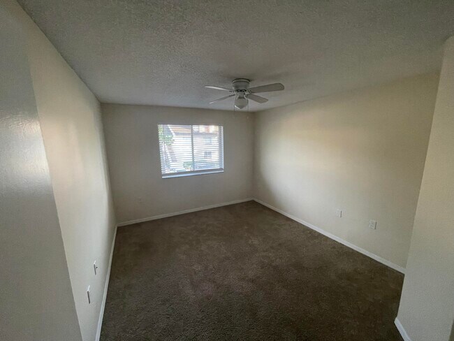 Building Photo - 3203 Glenmoor Dr