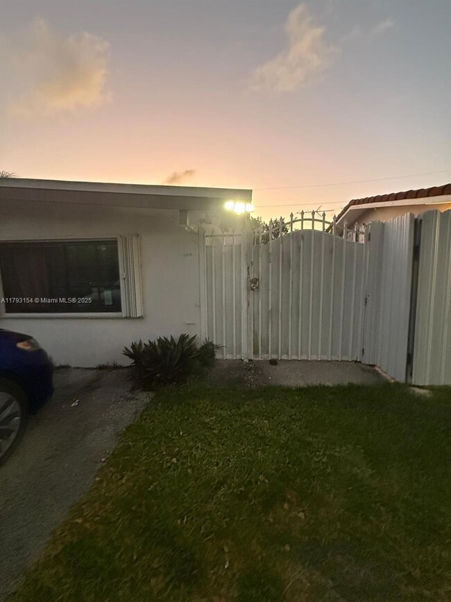 Primary Photo - 18670 Belview Dr