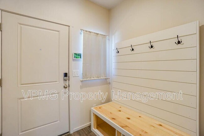 Building Photo - 2116 NE 115th Ct