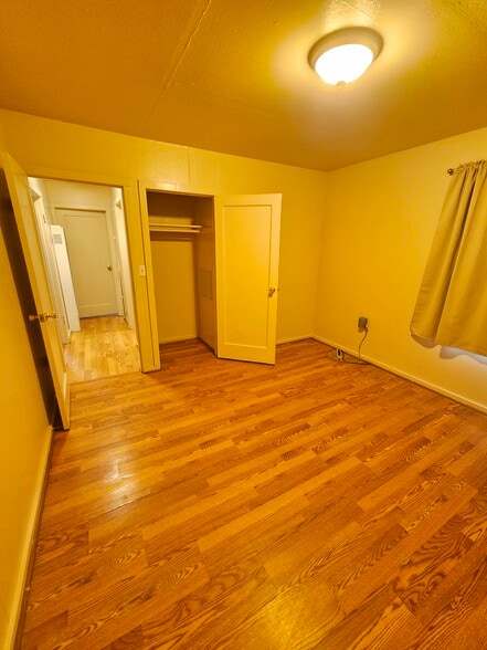 Building Photo - 513 5th St