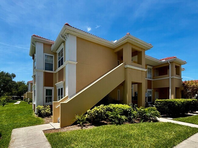 Building Photo - 3/2 unit with beautiful water view becoming available July 1st for an annual lease