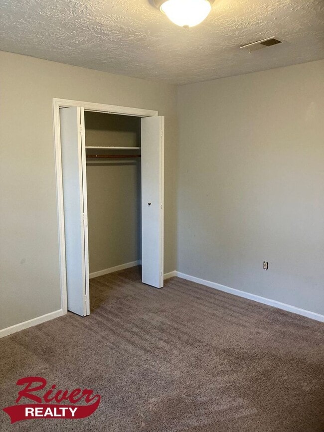 Building Photo - 3 Bedroom 2 Bath House with Double Garage ...