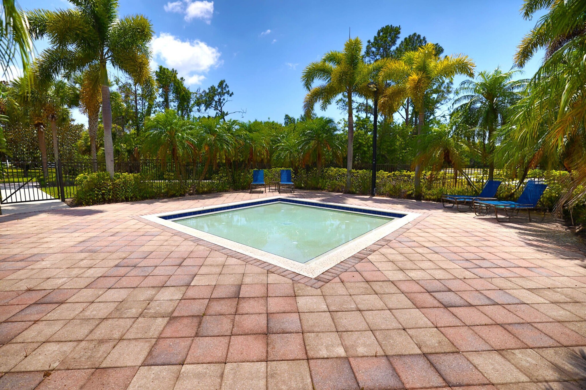 Building Photo - 8933 Manor Loop