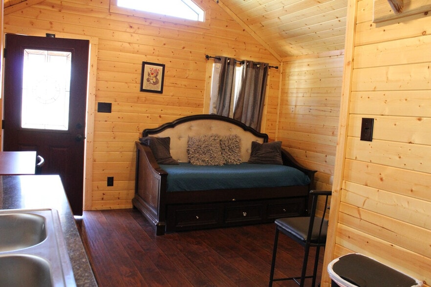 Building Photo - 299 Willow Springs Dr