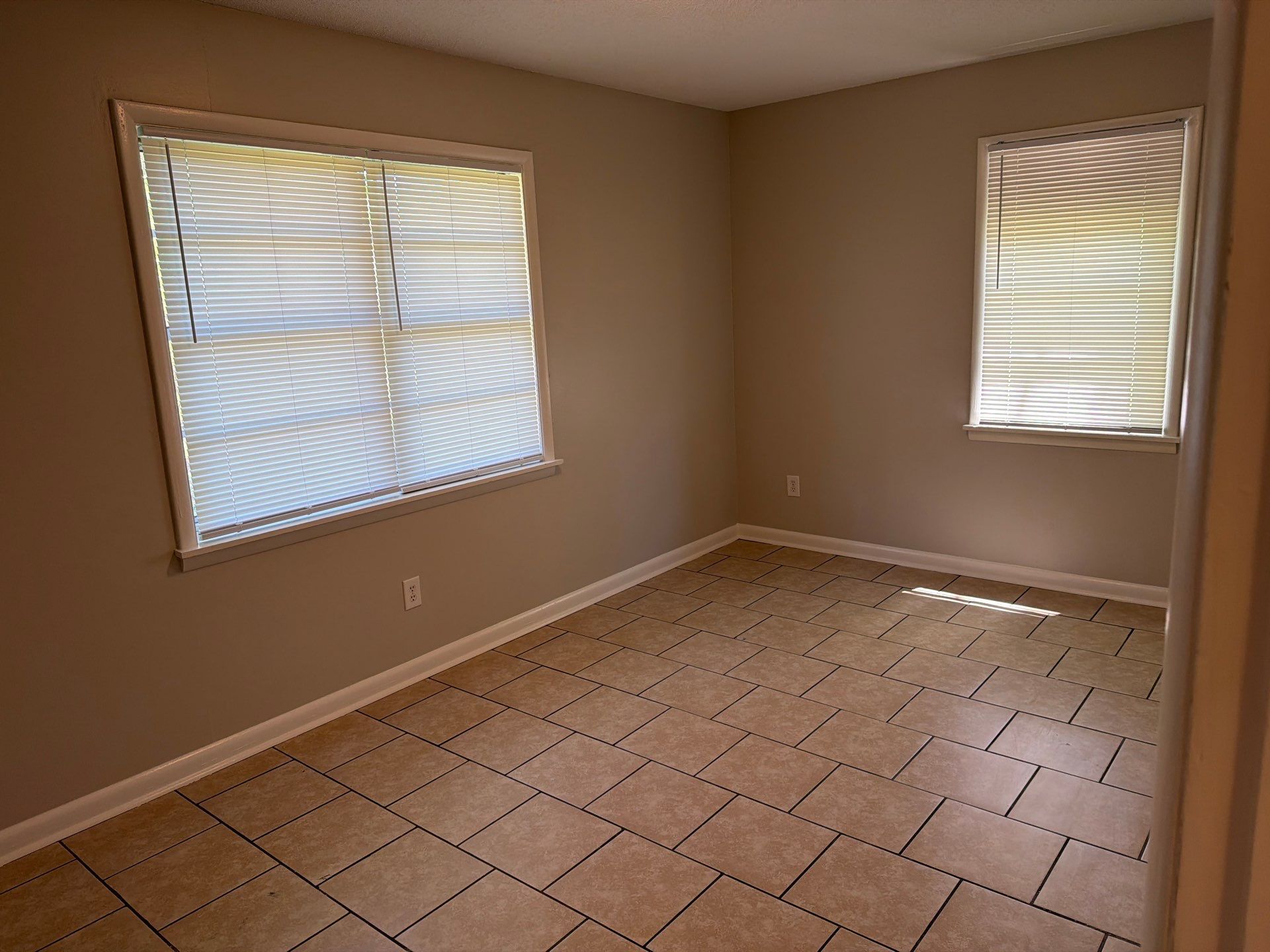 Building Photo - 72 Briarcliff Dr