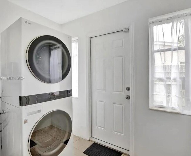 Building Photo - 3300 N 67th Ave