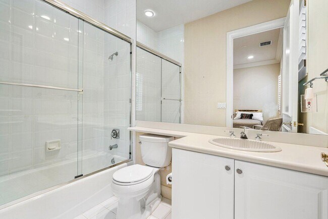Building Photo - 1831 Sabal Palm Dr