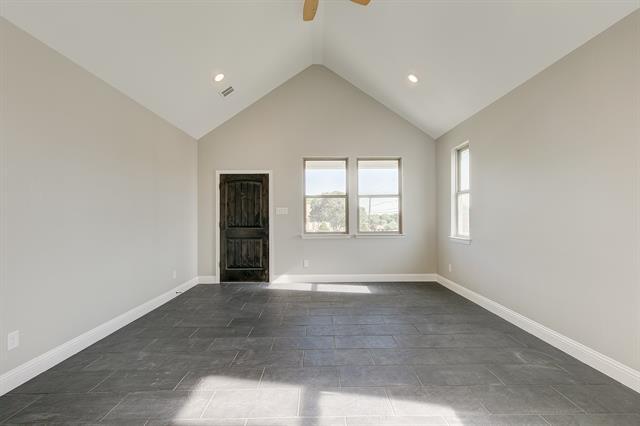Building Photo - 2560 Thannisch Ave