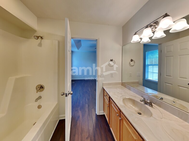 Building Photo - 1630 E Blairmont Dr