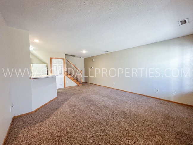 Building Photo - 2 Bedroom 1.5 Bathroom Townhome in West De...