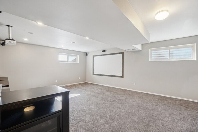 Building Photo - 240 W 220 S St