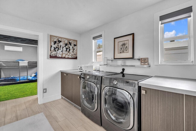 Building Photo - 2212 NE 32nd Ave