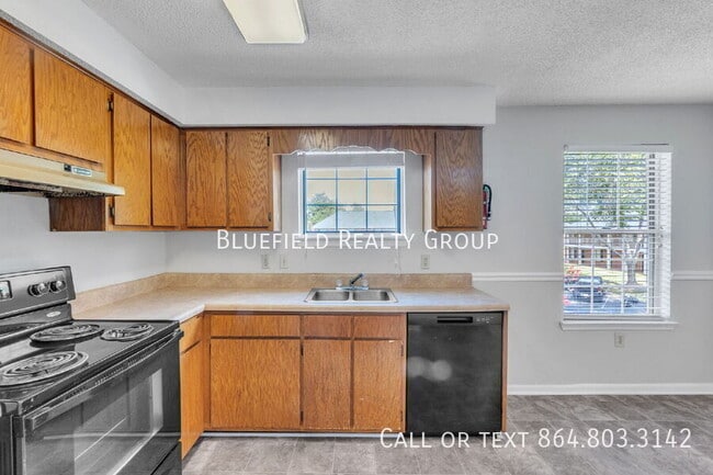Building Photo - 250 Elm St