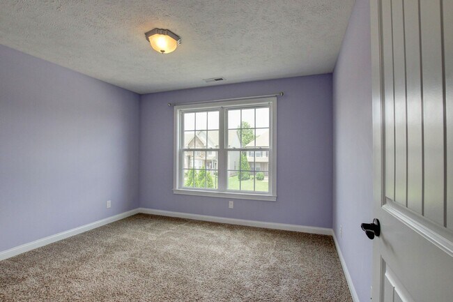 Building Photo - 716 Cavalier Dr