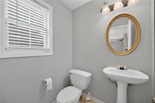 Building Photo - 530 Sterling Pointe Ct NW