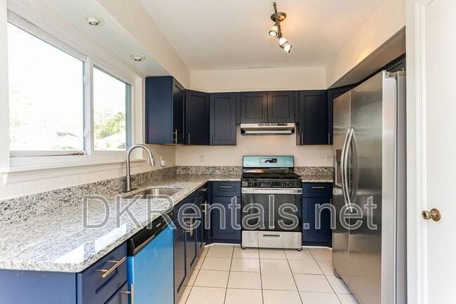 Building Photo - 135 Beethoven Ct