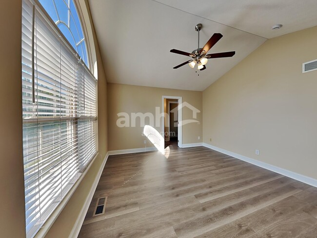 Building Photo - 516 Longview St