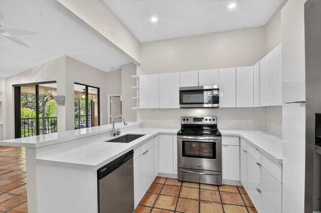 Building Photo - 5451 Verona Dr