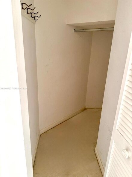 Building Photo - 11690 Briarwood Cir