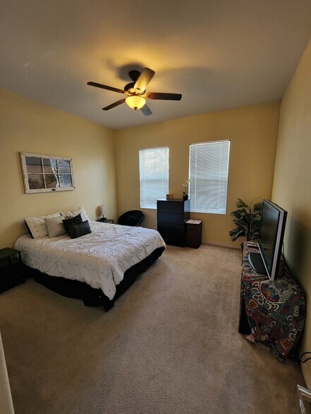 Building Photo - 81849 Via Parco Dr