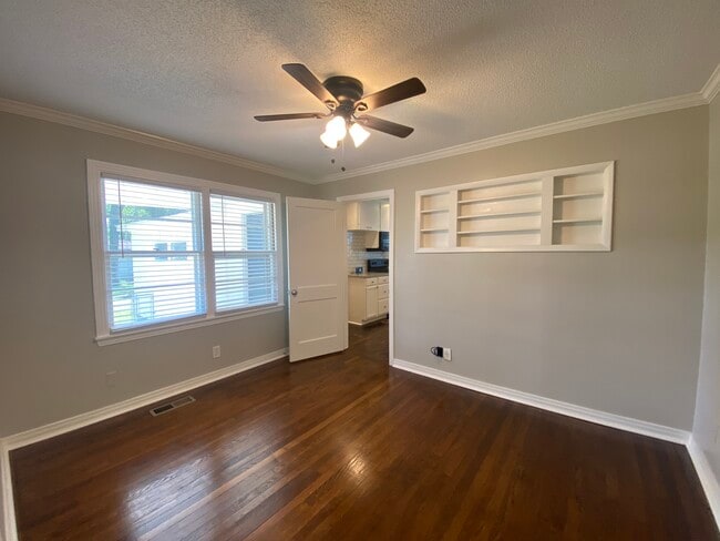 Building Photo - 1622 McCullough Ave NE