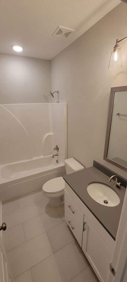 Building Photo - BEAUTIFUL HOME in the Desirable Hedgefield subdivision in Prattville.