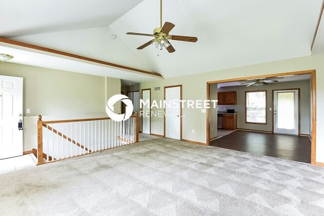 Building Photo - 4 Bedroom Pet-Friendly Home in Kearney, MO with Main Street Renewal