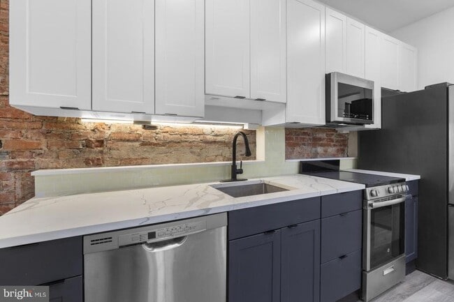 Building Photo - 212 Catharine St